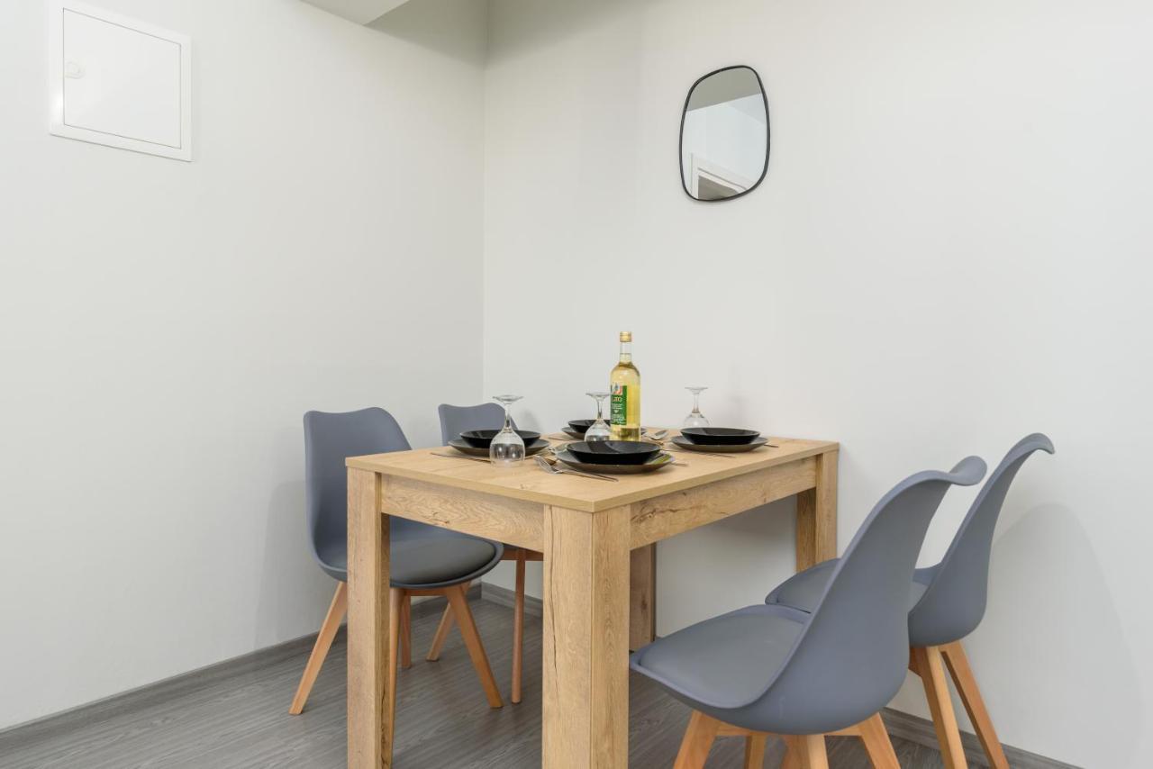 2-br By Finikoudes Apartment