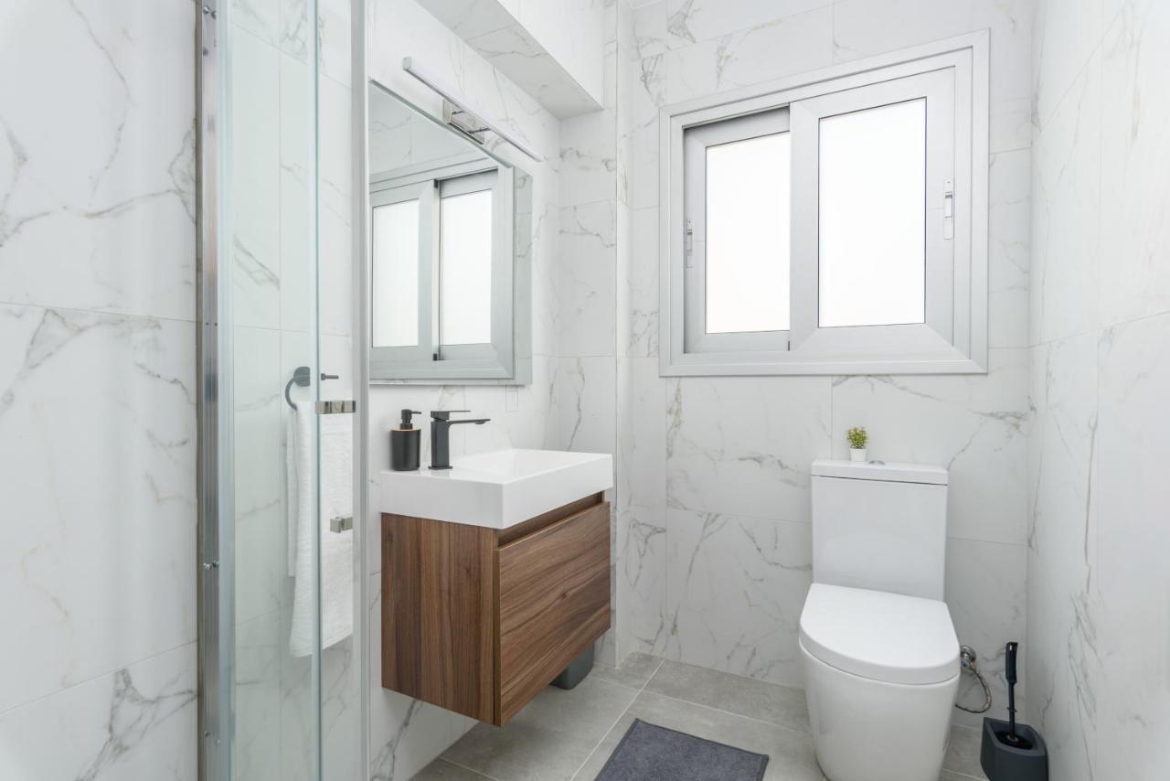 2-br By Finikoudes *