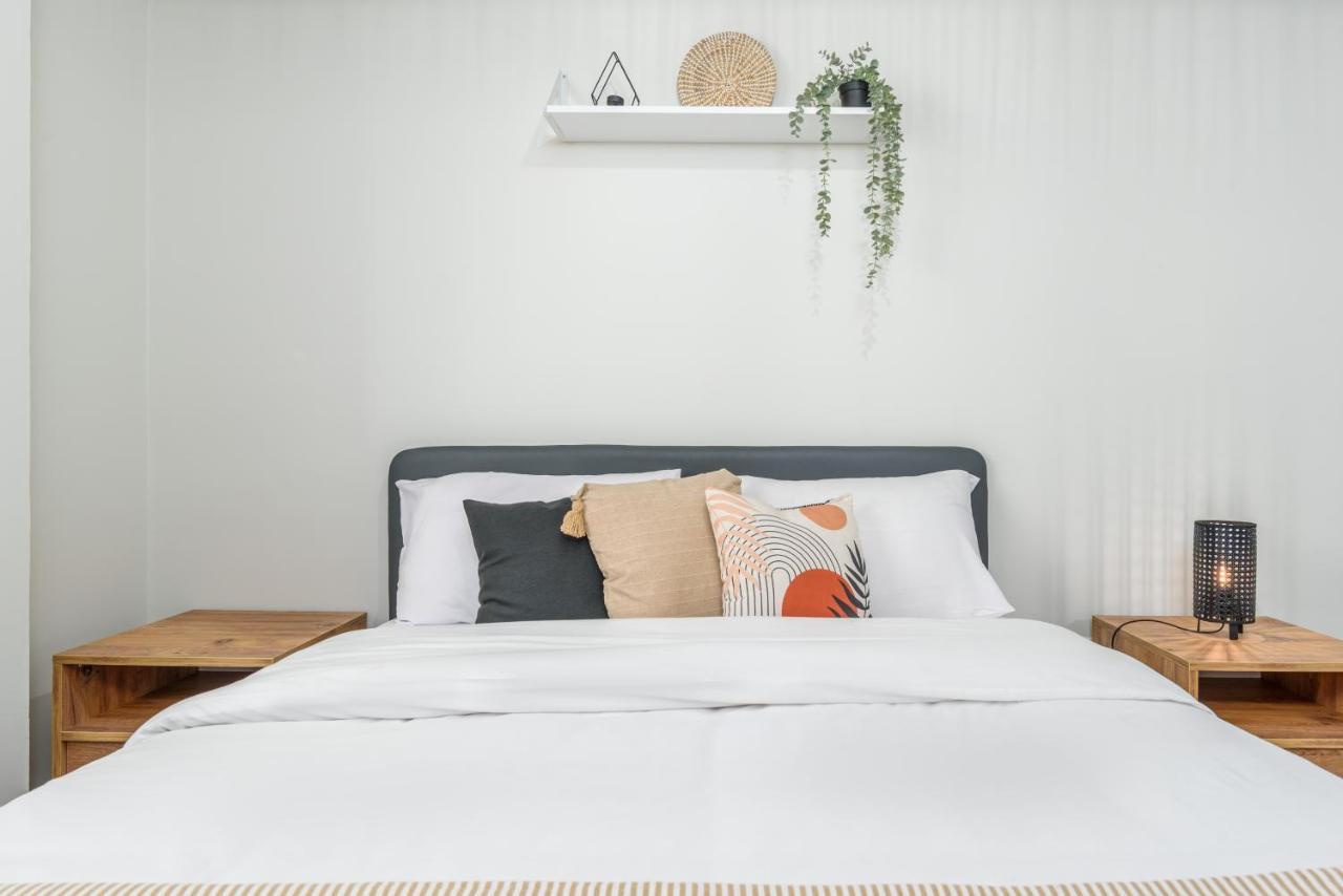 2-br By Finikoudes *