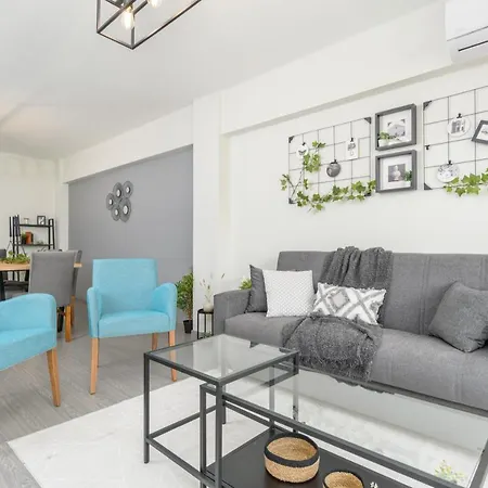 Amore 2-Br Apt By Finikoudes Larnaca Exterior photo