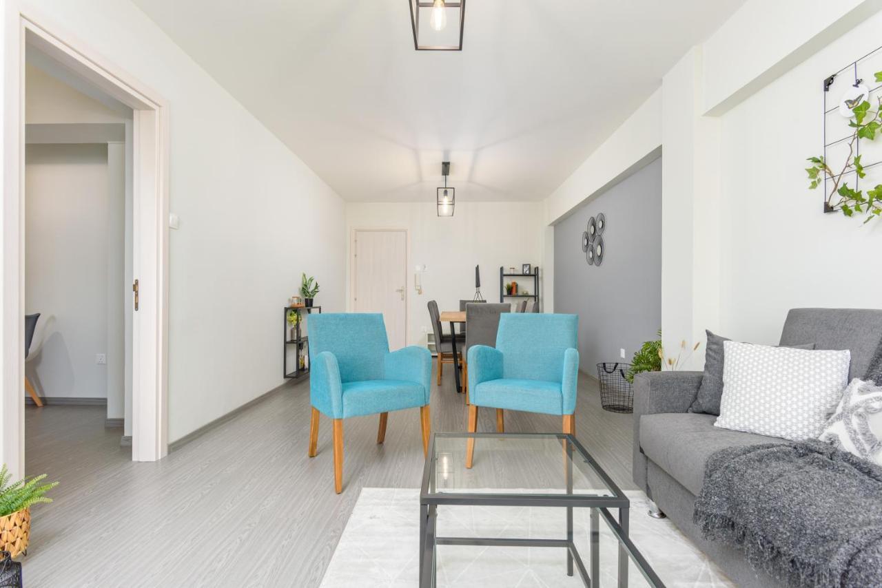 2-br By Finikoudes Appartement