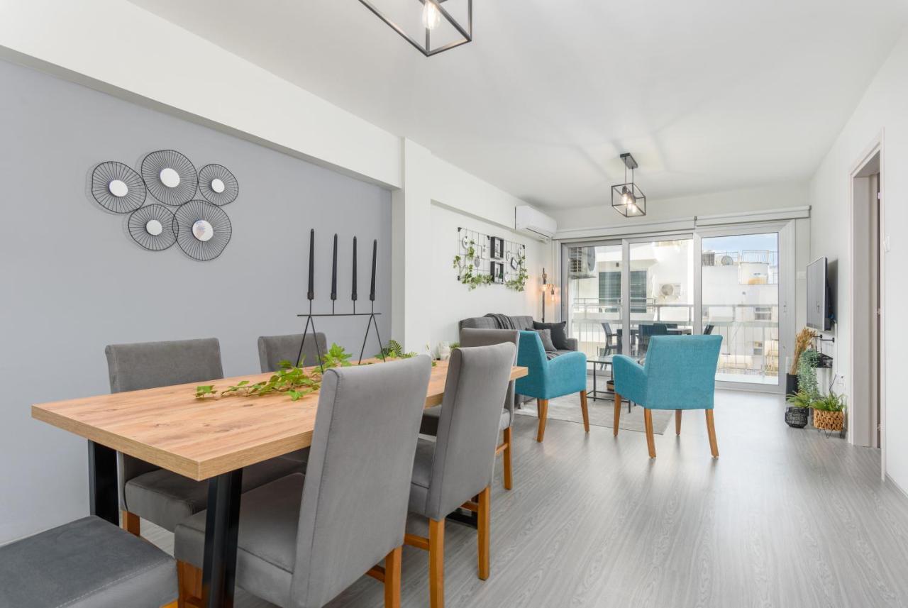 2-br By Finikoudes